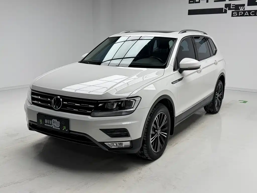 Volkswagen Tiguan L 2021 — фото 1