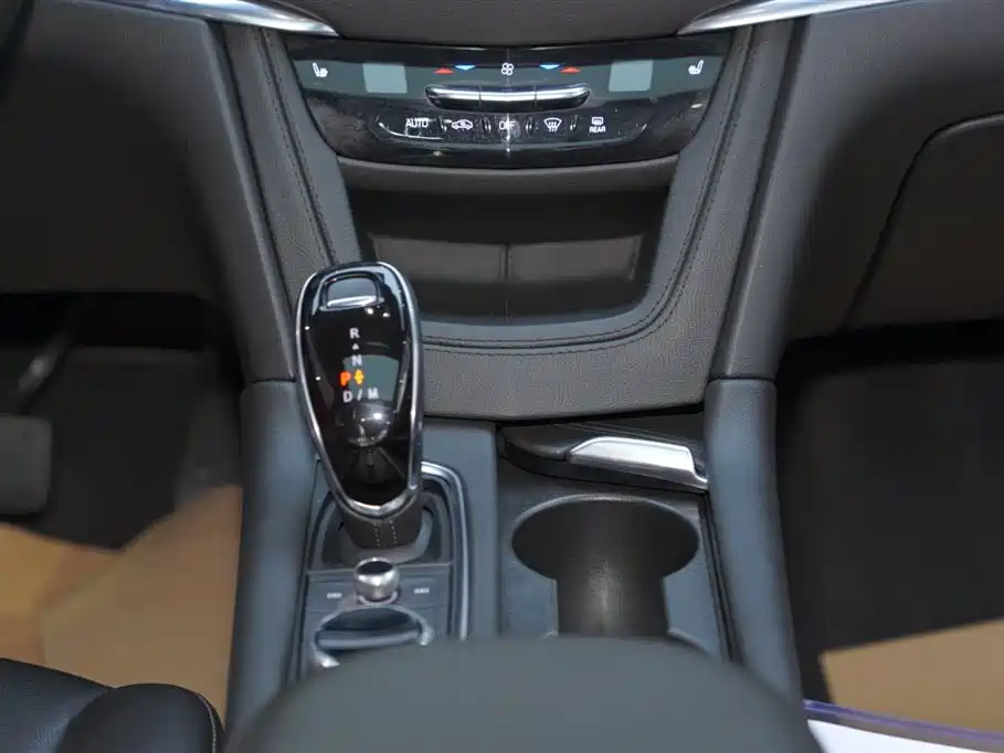 Cadillac XT5 2021 — фото 13