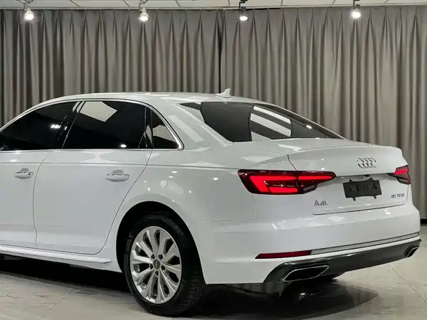 Audi A4L 2019
