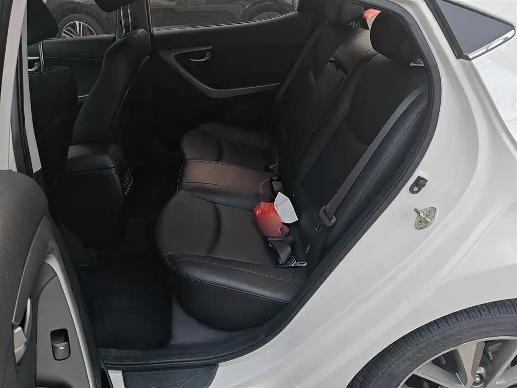 Hyundai Elantra Langdong 2015 — фото 15