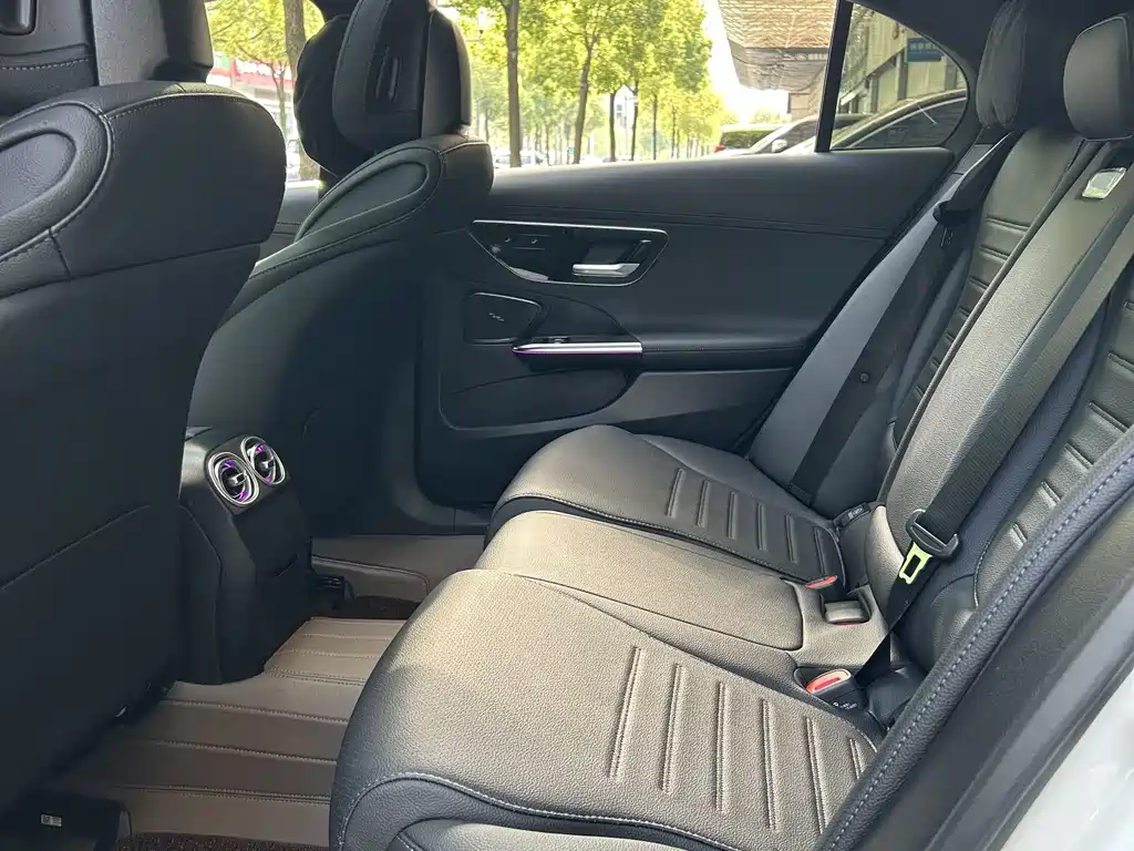 Mercedes-Benz C-Class 2025 — фото 16