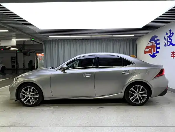 Lexus IS 2017