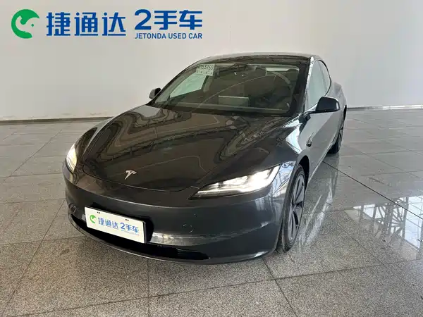 Tesla Model 3 2024