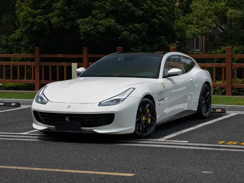 Ferrari GTC4Lusso 2019 — фото 1