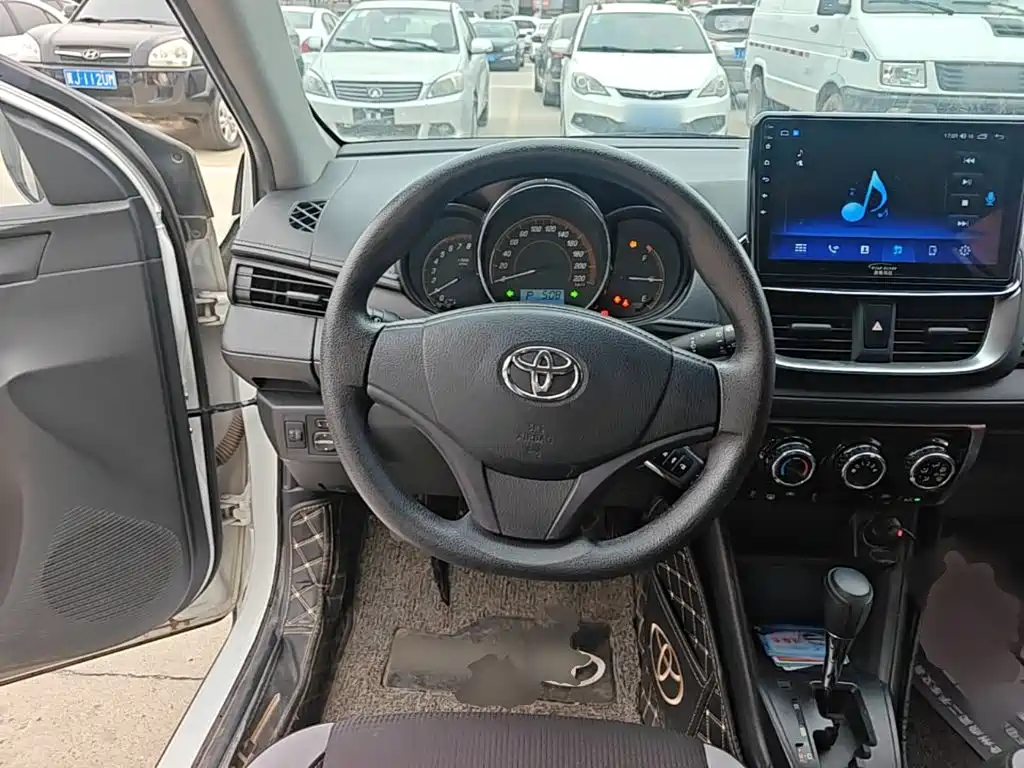 Toyota Yaris L 2020 — фото 11