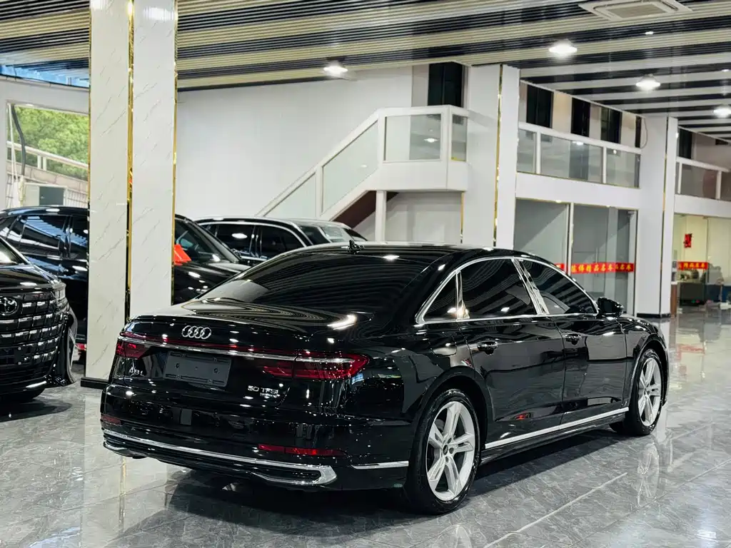 Audi A8 2023 — фото 13