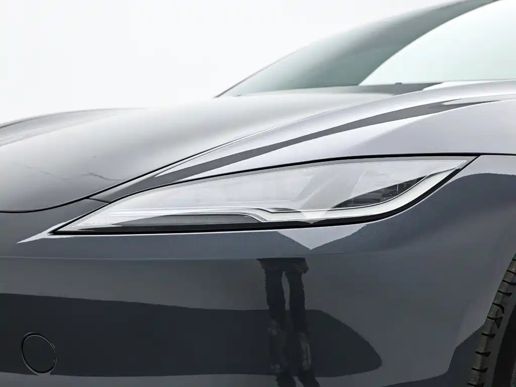 Tesla Model 3 2024 — фото 10