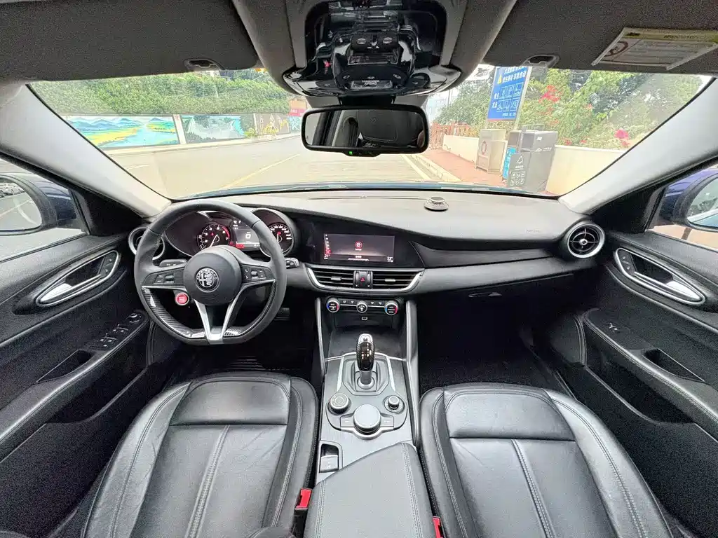 Alfa Romeo Giulia 2019 — фото 10