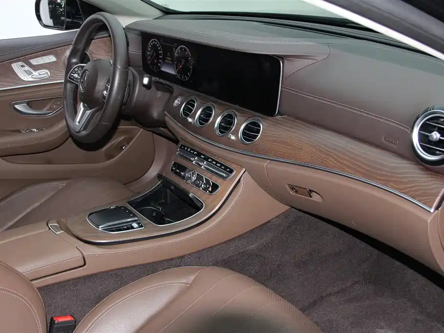 Mercedes-Benz E-Class 2020 — фото 18