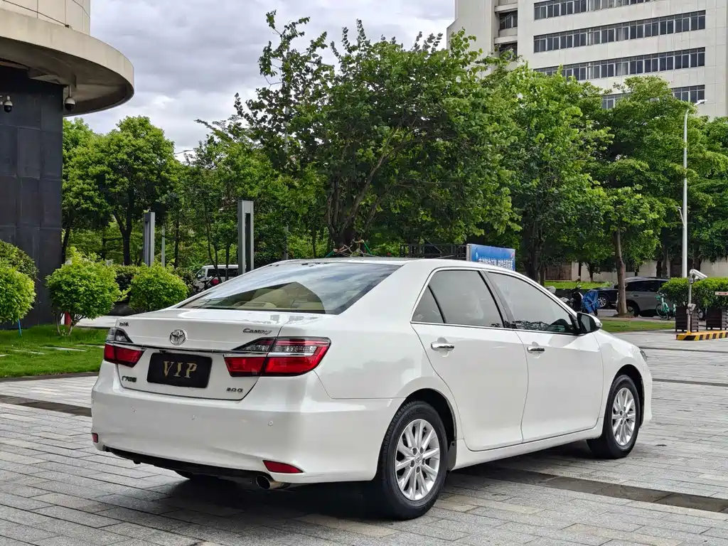 Toyota Camry 2017 — фото 15