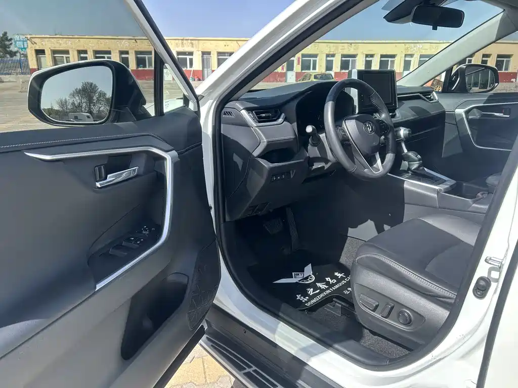 Toyota RAV4 2021 — фото 13