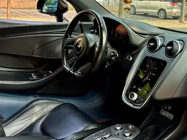 McLaren GT 2023