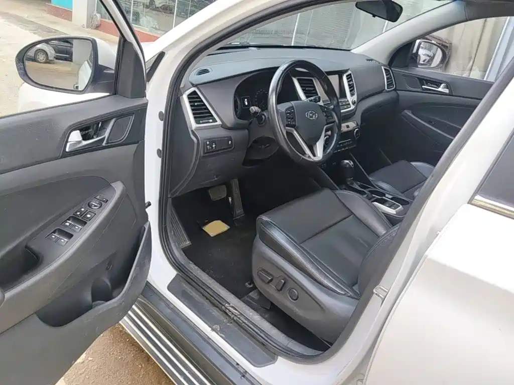 Hyundai Tucson 2017 — фото 16
