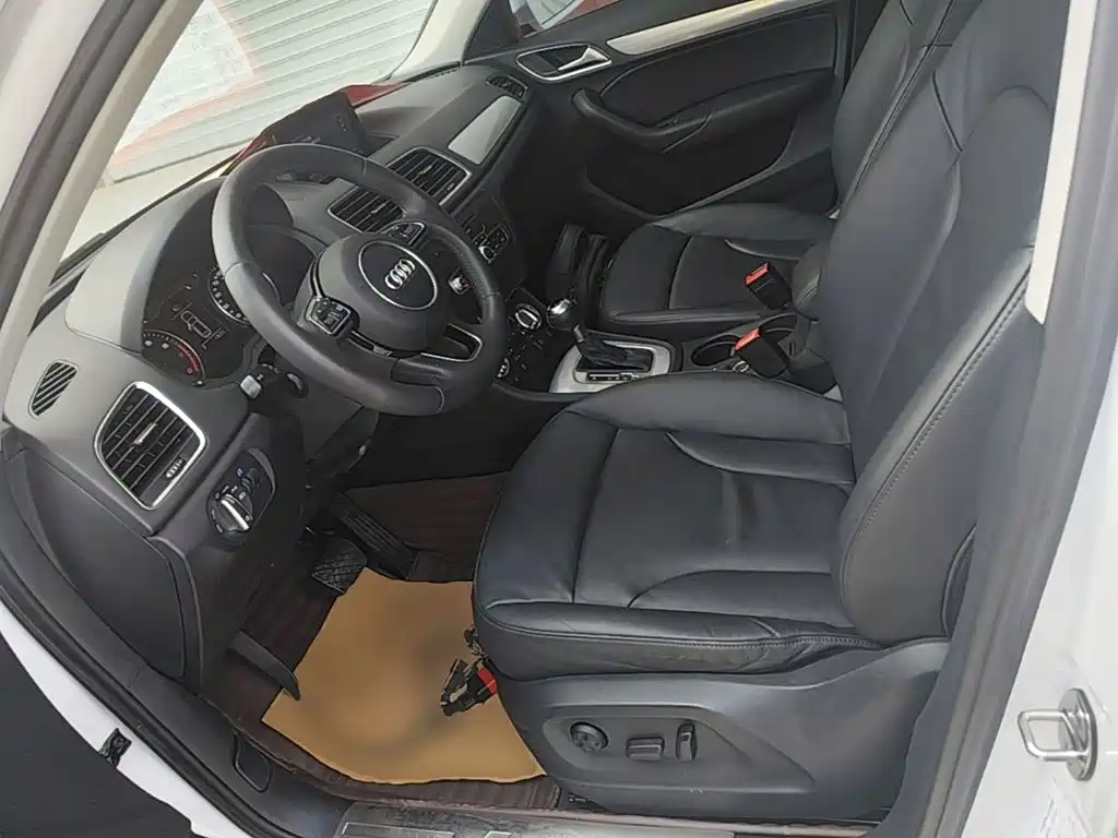 Audi Q3 2014 — фото 15