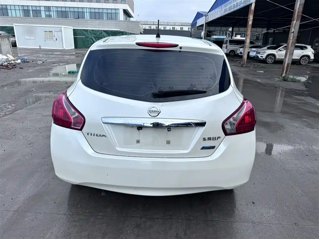Nissan Tiida 2015 — фото 12