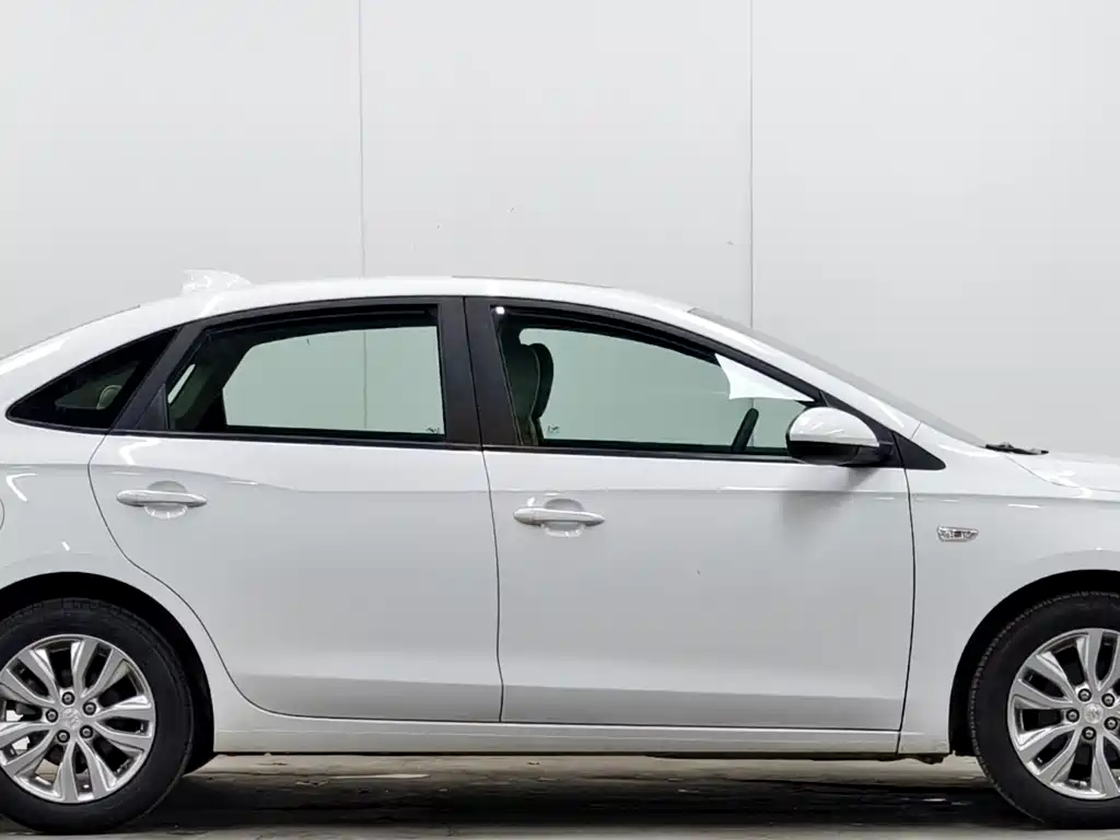 Buick Excelle 2019 — фото 8