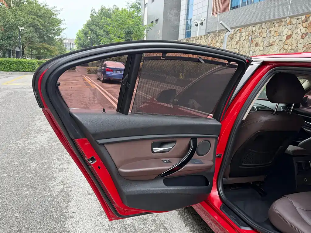 BMW 3 Series 2017 — фото 13