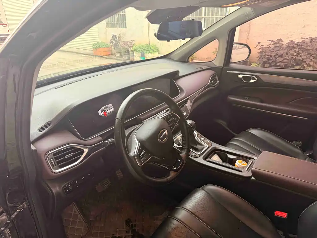 GAC Motor Trumpchi M6 2022 — фото 3