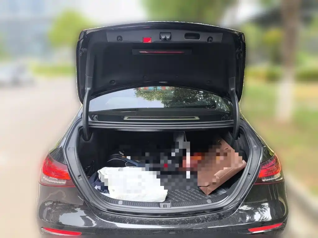 Mercedes-Benz E-Class 2023 — фото 10