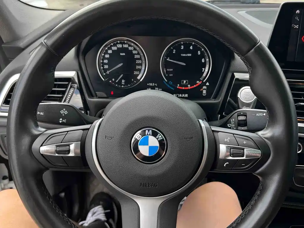 BMW 1 Series 2022 — фото 10