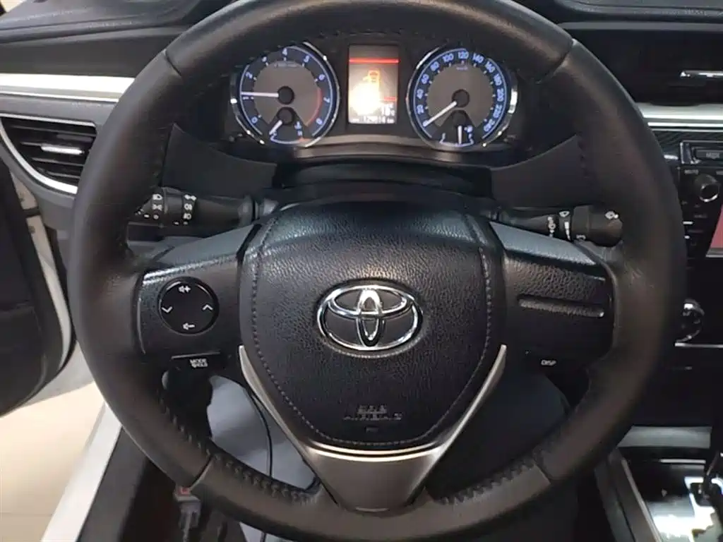 Toyota Corolla 2015 — фото 11