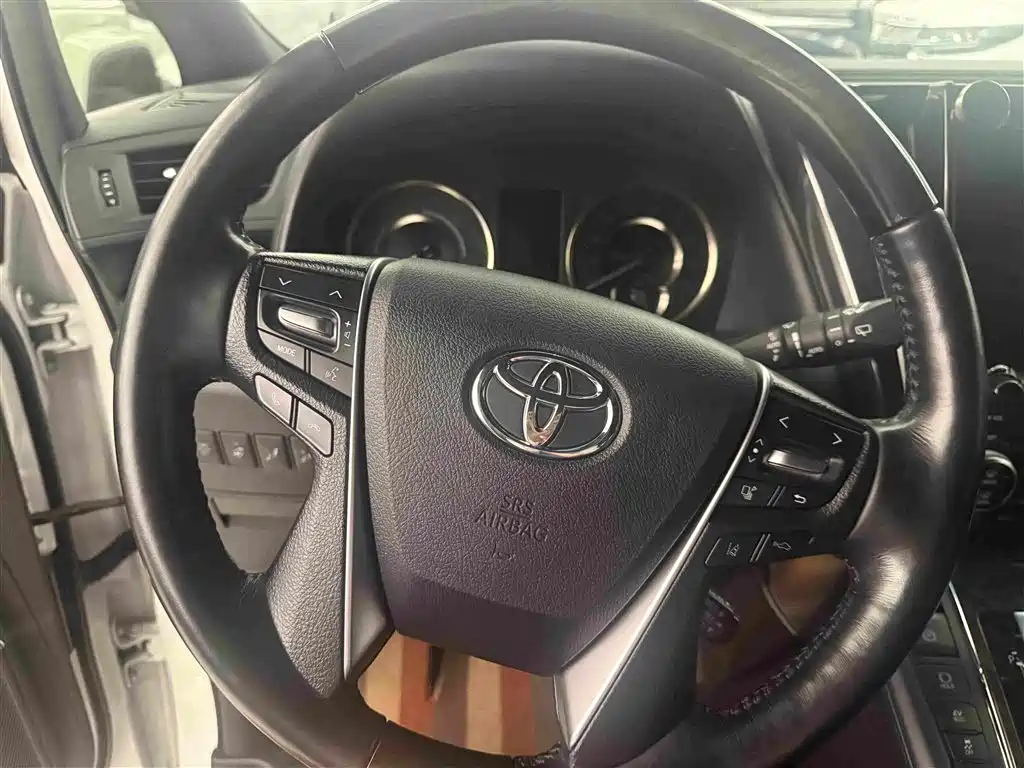 Toyota Vellfire 2020 — фото 12