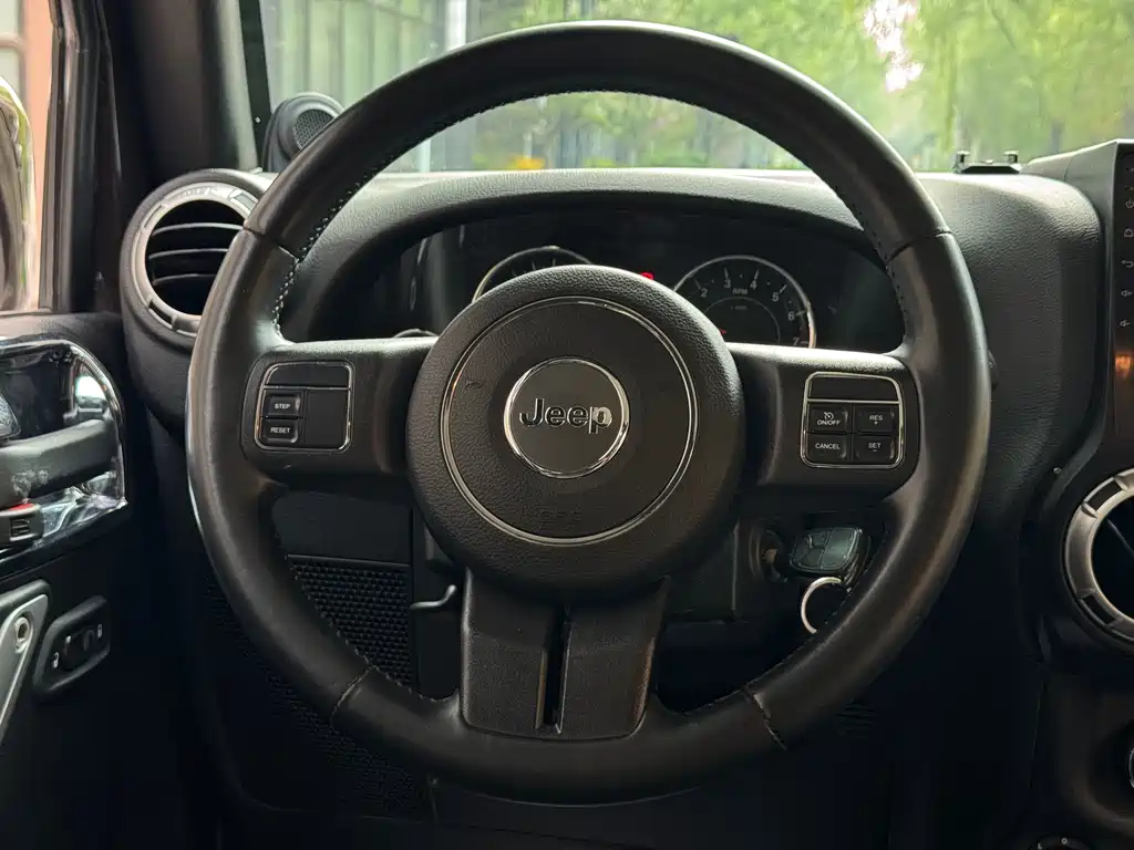 Jeep Wrangler 2014 — фото 15