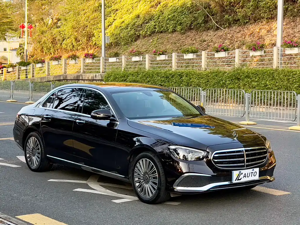 Mercedes-Benz E-Class 2023 — фото 3