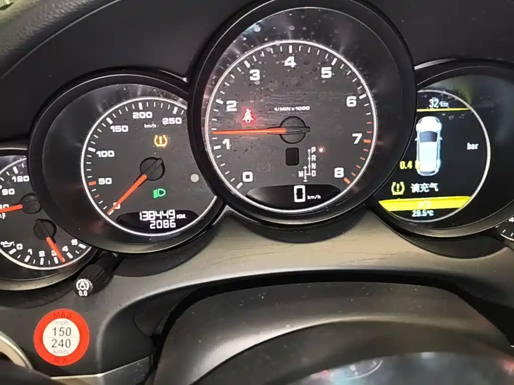 Porsche Cayenne 2015 — фото 12