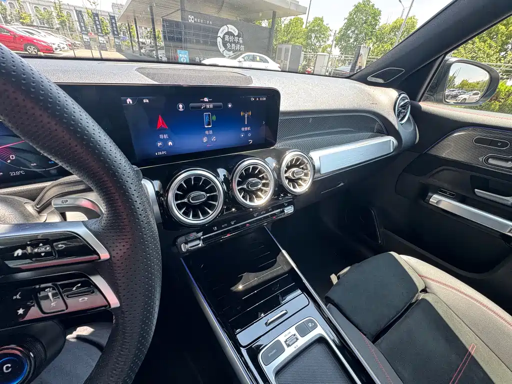Mercedes-Benz GLB AMG 2025 — фото 8