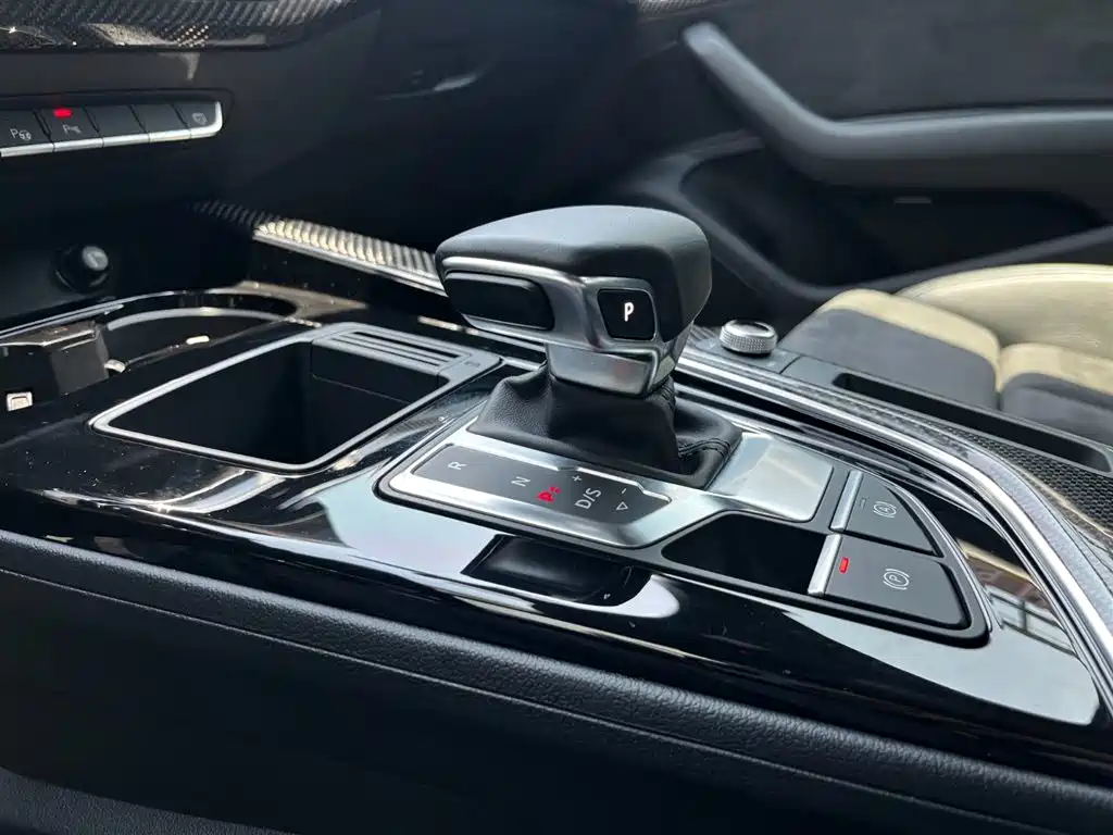 Audi A4L 2023 — фото 17