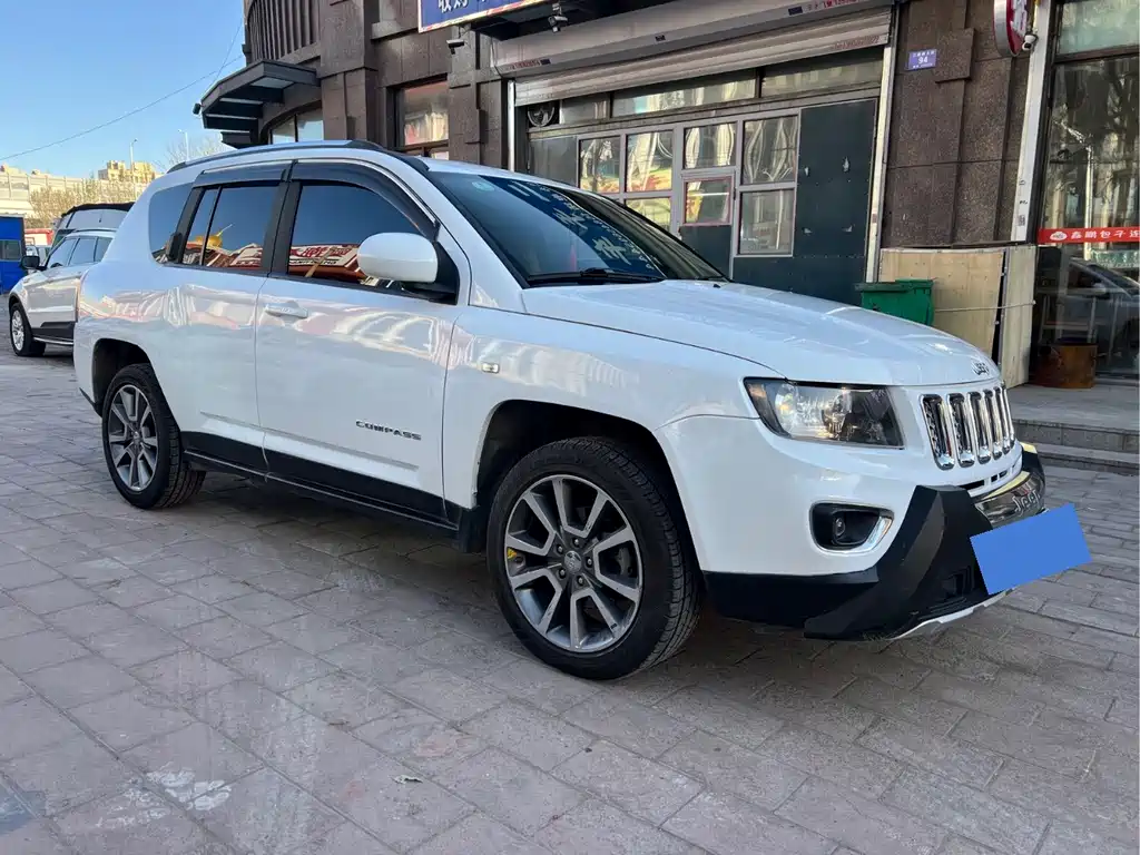 Jeep Compass 2015 — фото 3