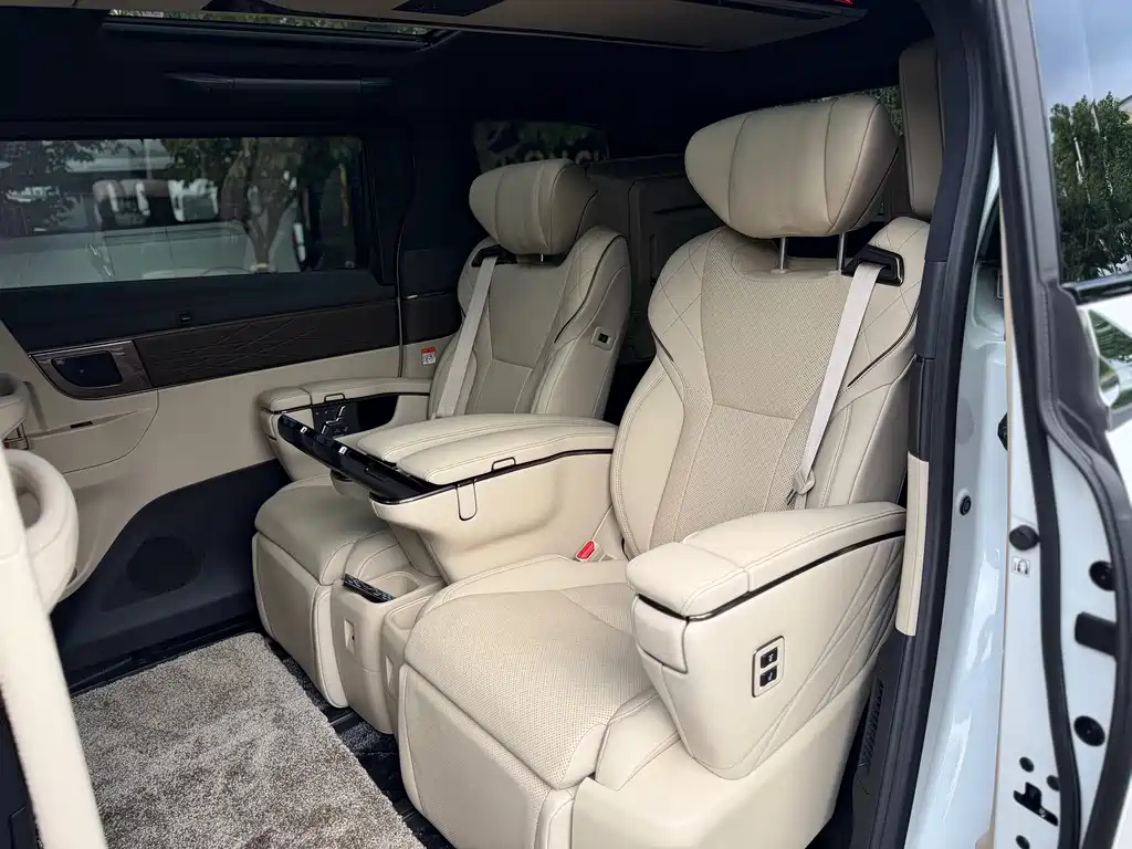 Toyota Alphard 2024 — фото 17