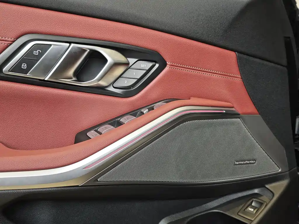 BMW 3 Series 2025 — фото 11