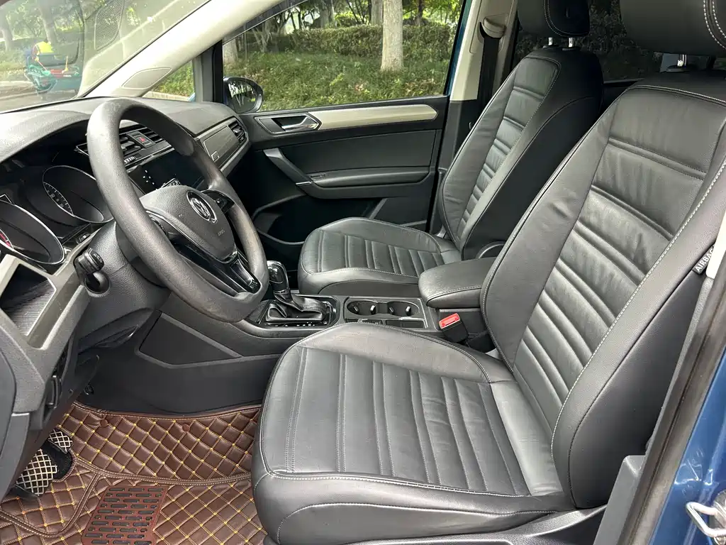 Volkswagen Touran 2017 — фото 10