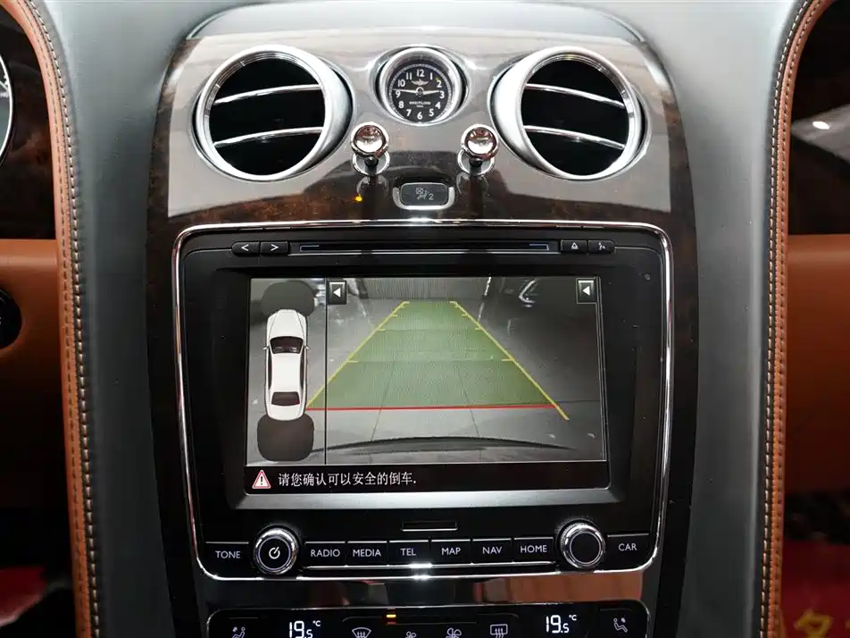 Bentley Flying Spur 2015 — фото 14