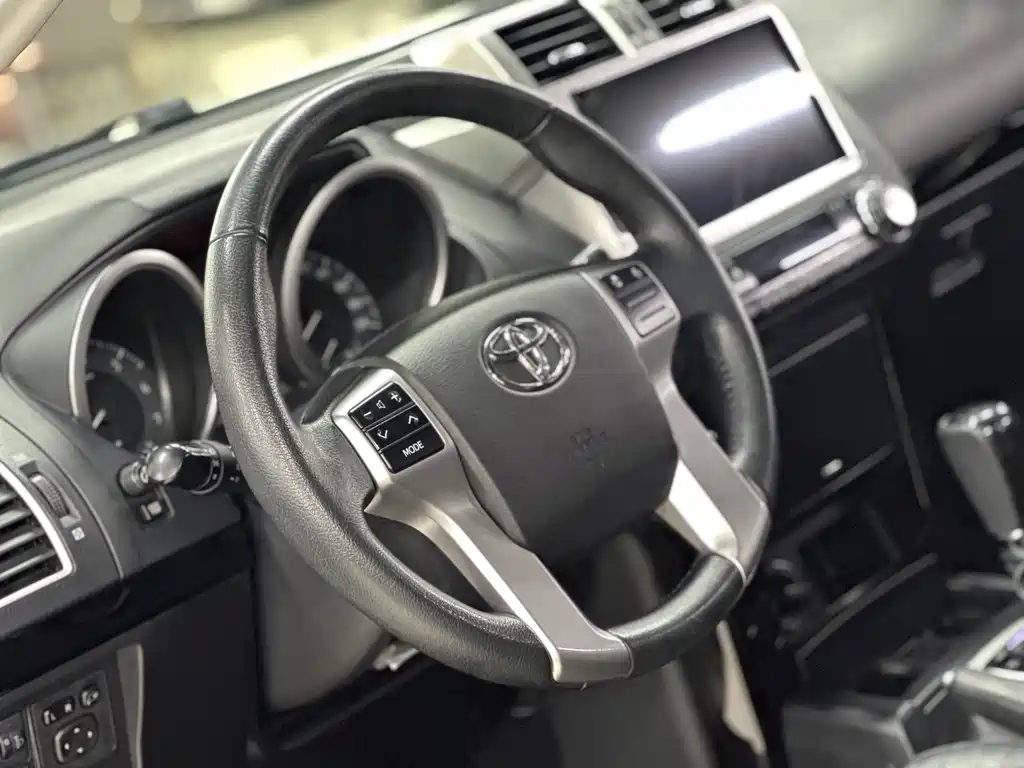 Toyota Prado 2017 — фото 30