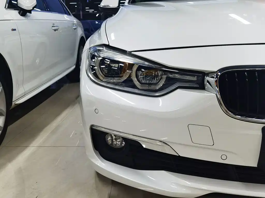 BMW 3 Series 2017 — фото 10