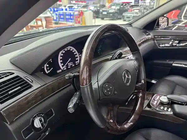 Mercedes-Benz S-Class 2012