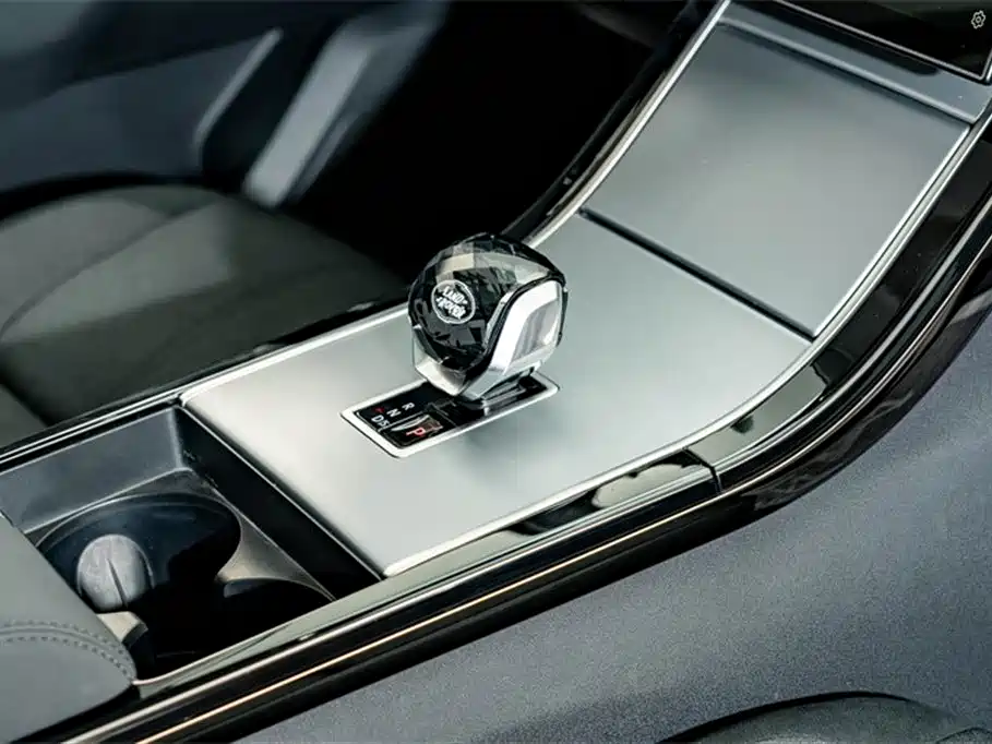 Land Rover Range Rover Velar 2024 — фото 19