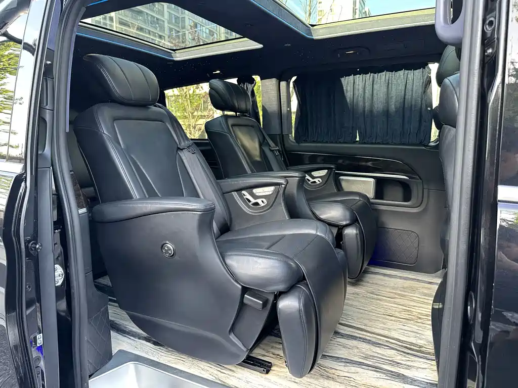 Mercedes-Benz V-Class 2019 — фото 13