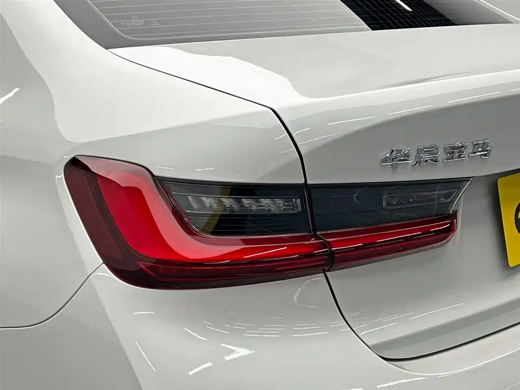 BMW 3 Series 2024 — фото 10