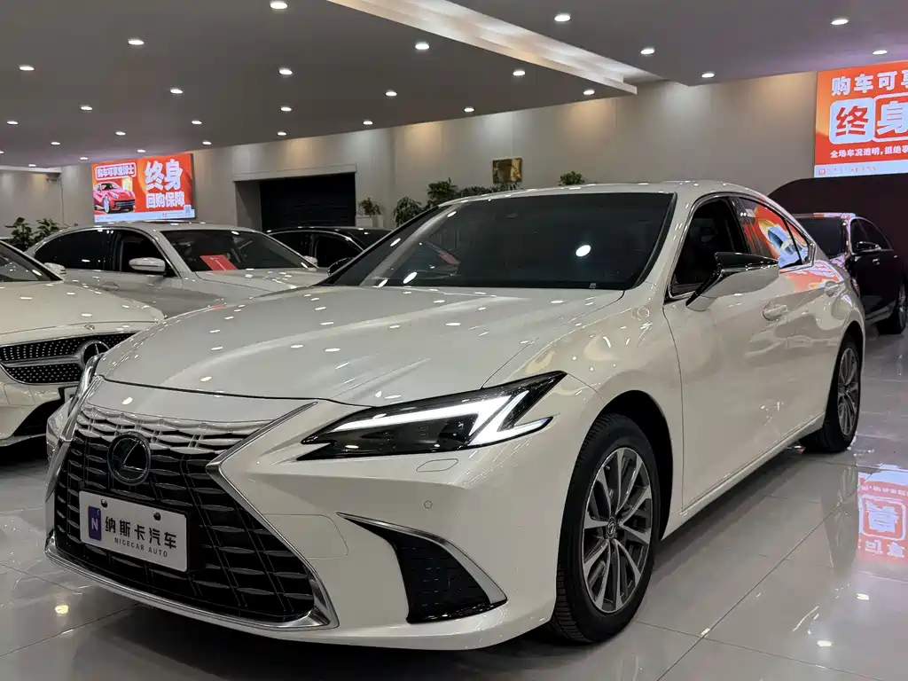 Lexus ES 2025 — фото 1