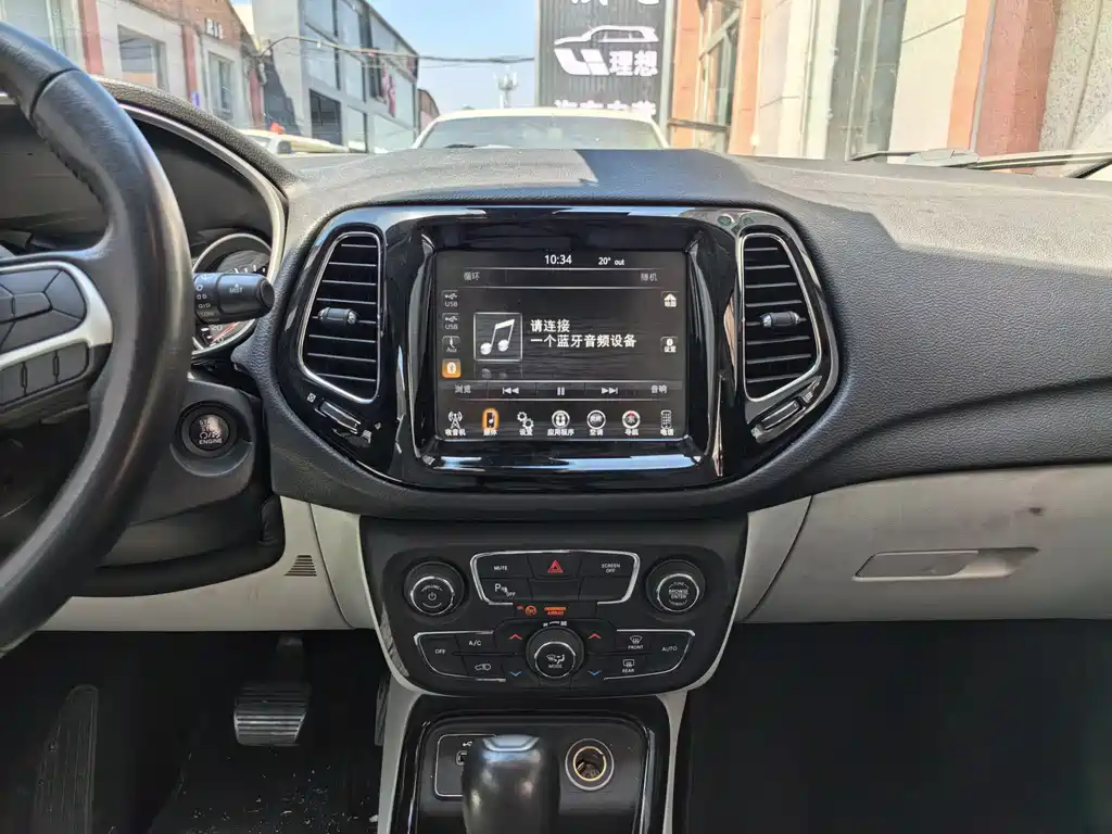 Jeep Compass 2017 — фото 16