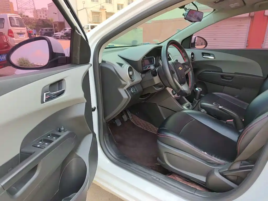 Chevrolet Aveo 2015 — фото 16