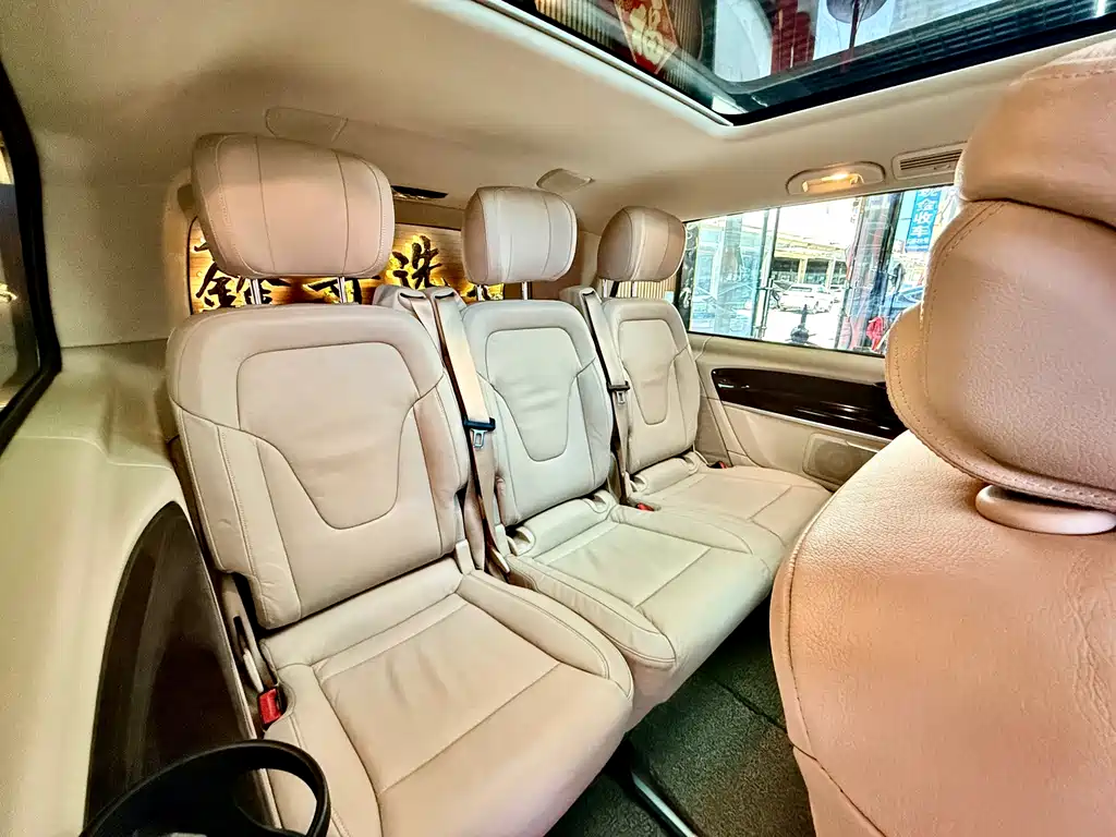 Mercedes-Benz V-Class 2016 — фото 15