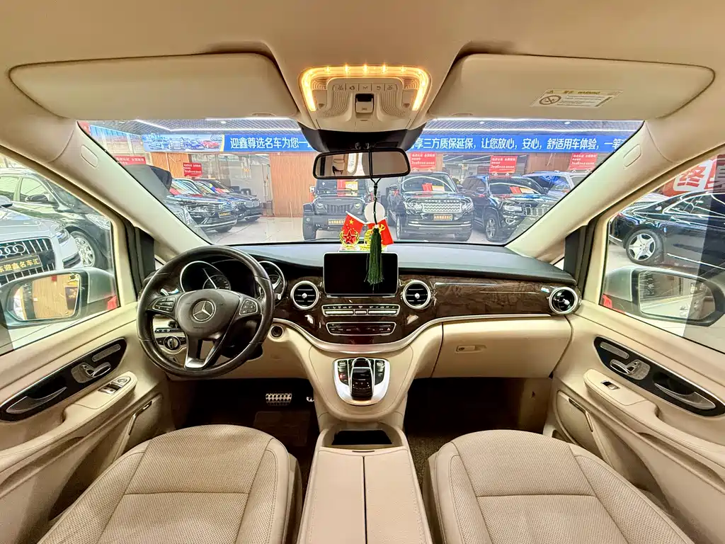 Mercedes-Benz V-Class 2016 — фото 11
