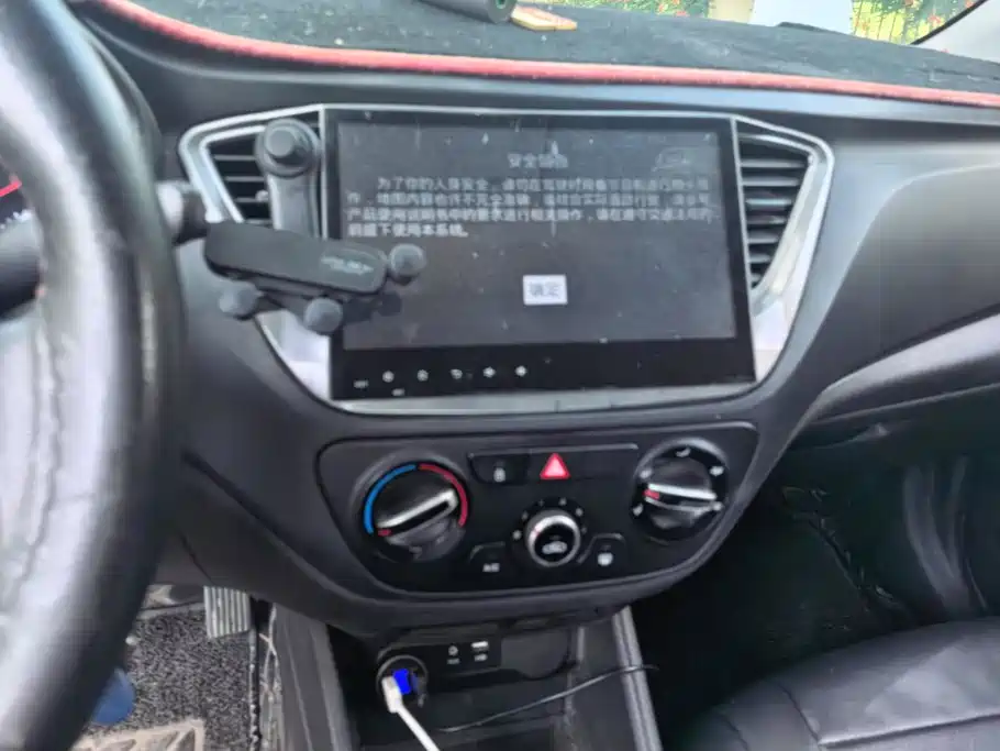 Hyundai Verna 2016 — фото 13