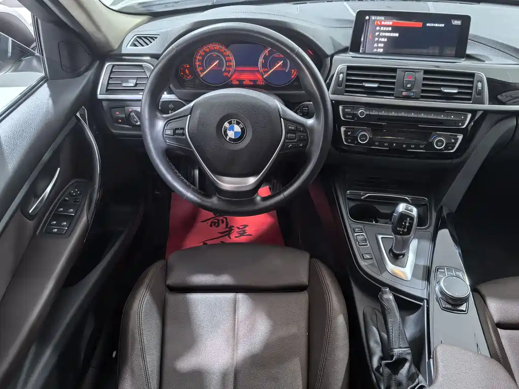BMW 3 Series 2019 — фото 16