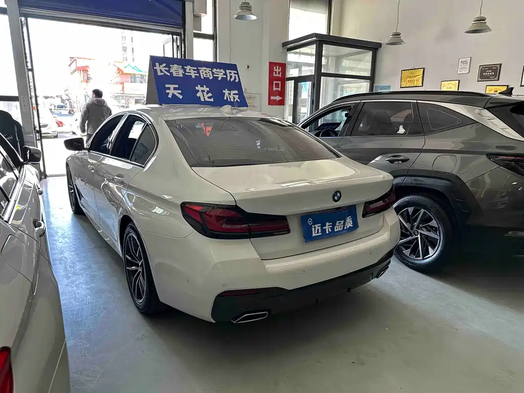 BMW 5 Series 2021 — фото 12